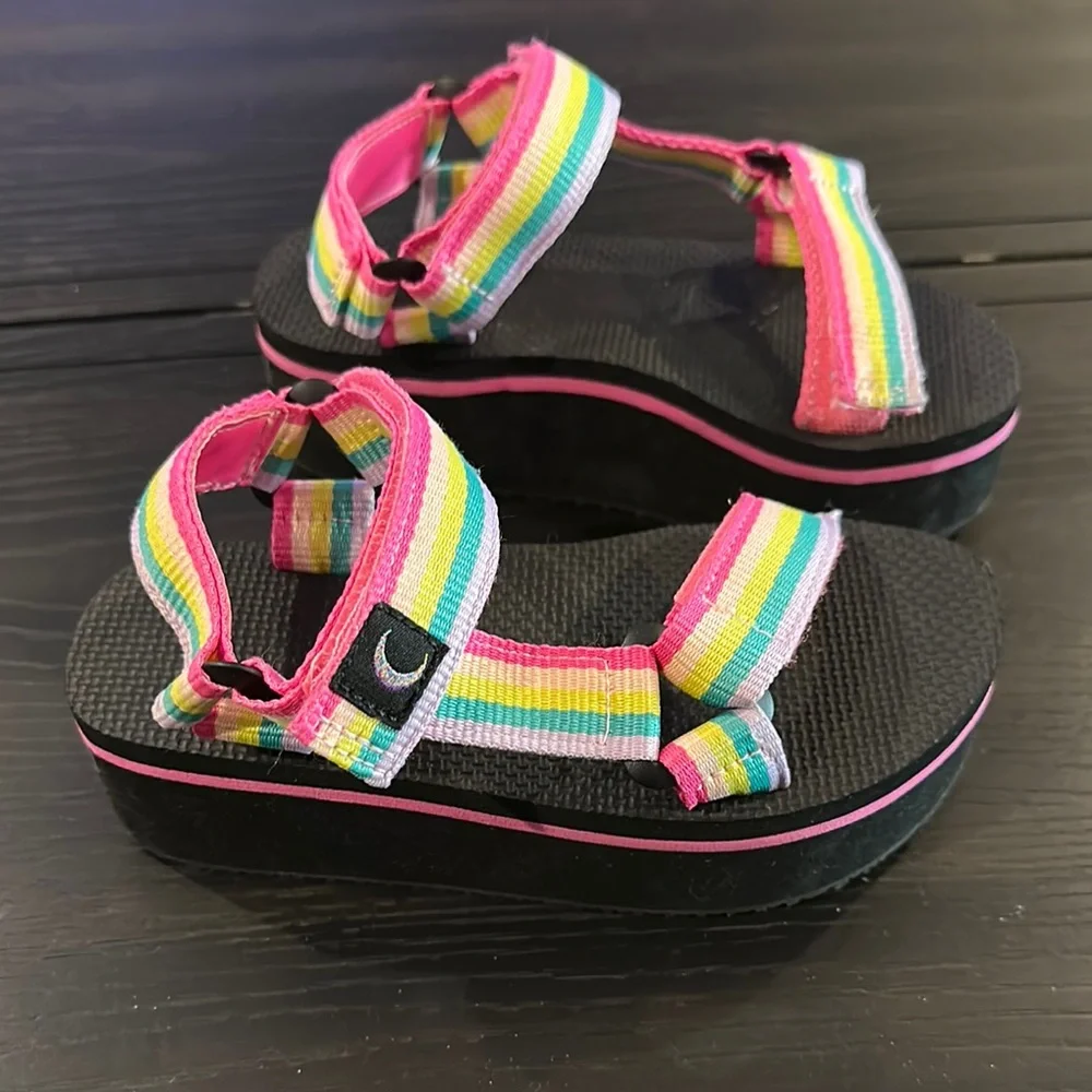 The Children's Place Pink and Black Sandals with Velcro Straps
